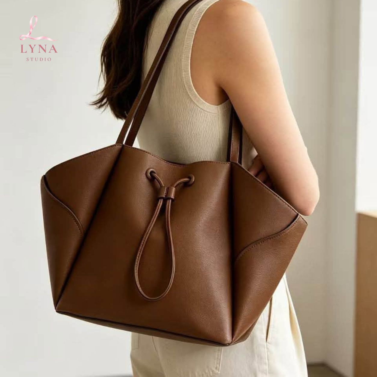 Túi Tote Da Nữ Drawstring Muse LYNA Studio 5 Túi Tote Da Nữ Drawstring Muse LYNA Studio - Ảnh 5